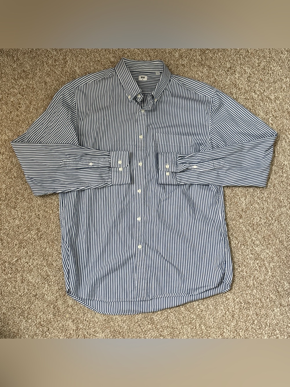 Uniqlo Men's Blue & White Broadcloth Buttondown Shirt Size Medium